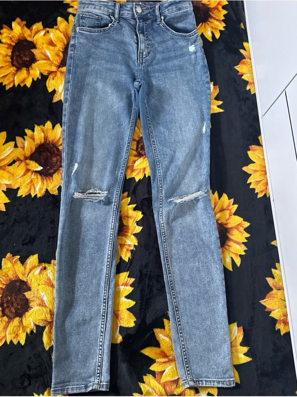 H&M Women’s Light Blue Distressed Skinny Jeans